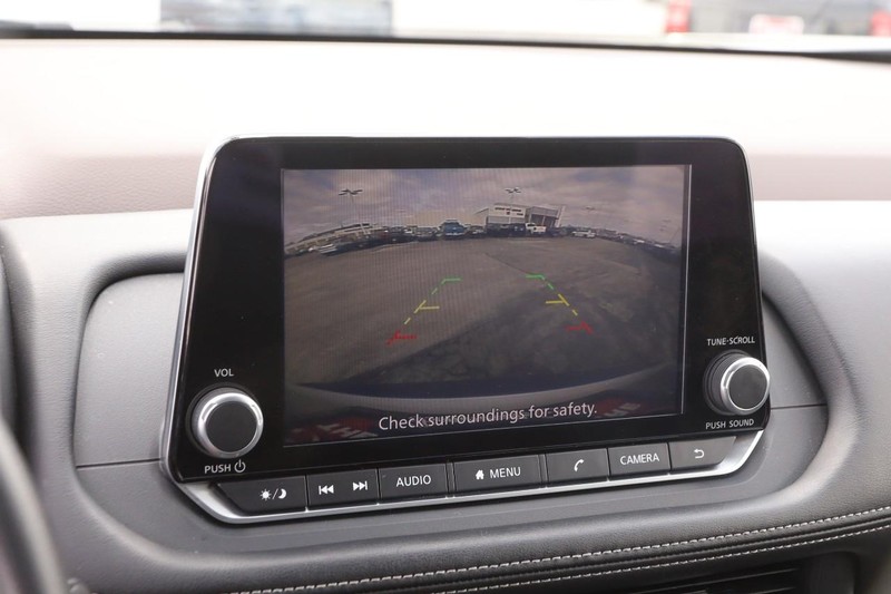Nissan Rogue Vehicle Image 16