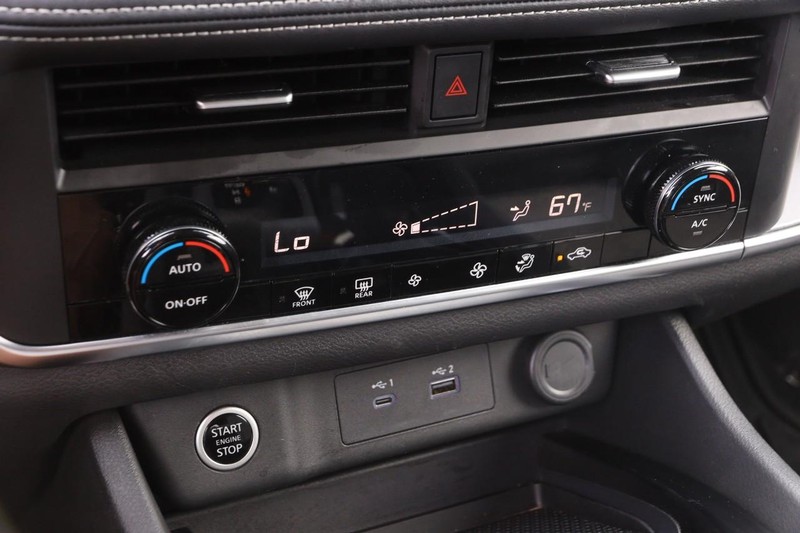 Nissan Rogue Vehicle Image 17