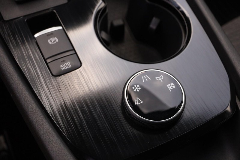 Nissan Rogue Vehicle Image 18