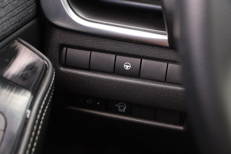 Nissan Rogue Vehicle Image 19