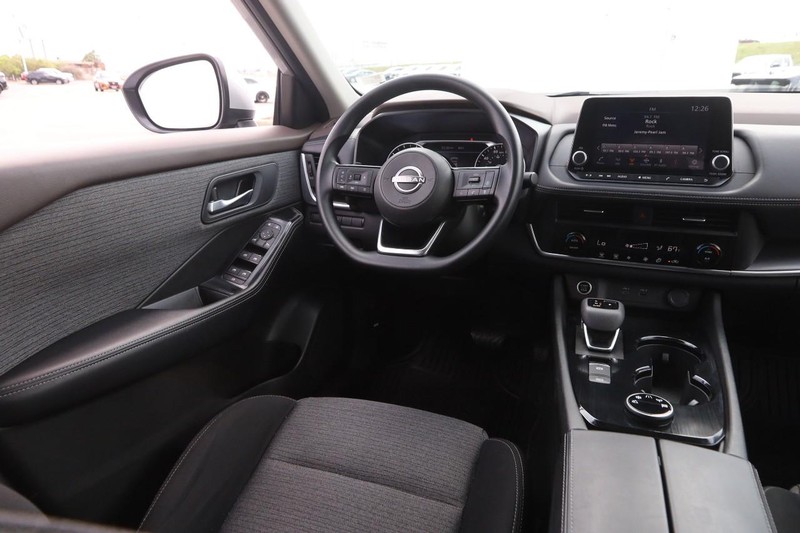 Nissan Rogue Vehicle Image 21
