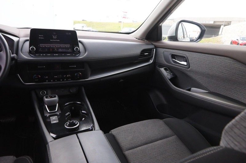 Nissan Rogue Vehicle Image 24
