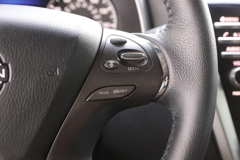 Nissan Murano Vehicle Image 12