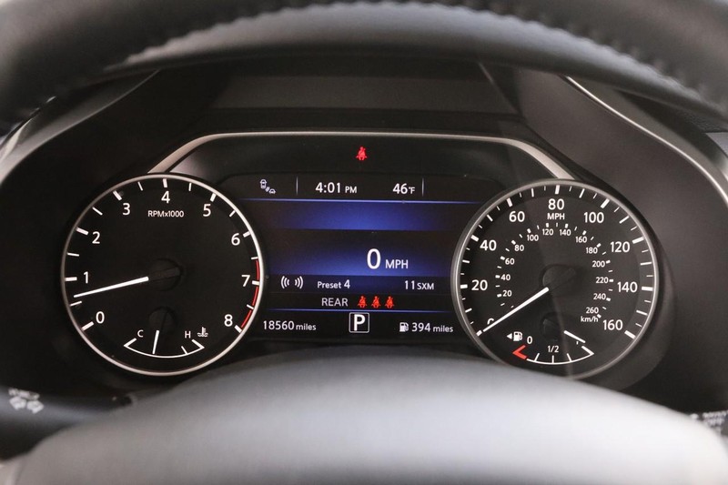 Nissan Murano Vehicle Image 13
