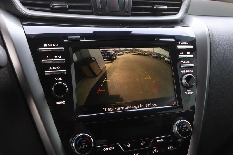 Nissan Murano Vehicle Image 16