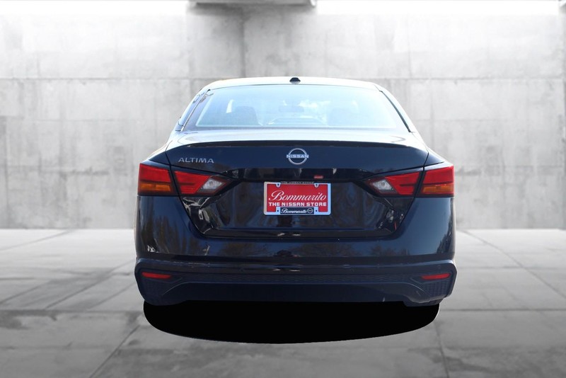 Nissan Altima Vehicle Image 06