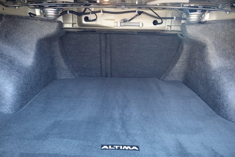 Nissan Altima Vehicle Image 07