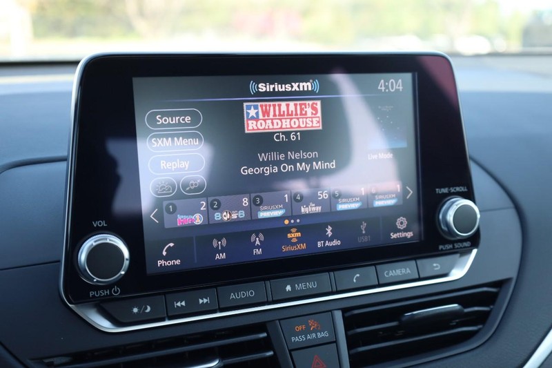 Nissan Altima Vehicle Image 12