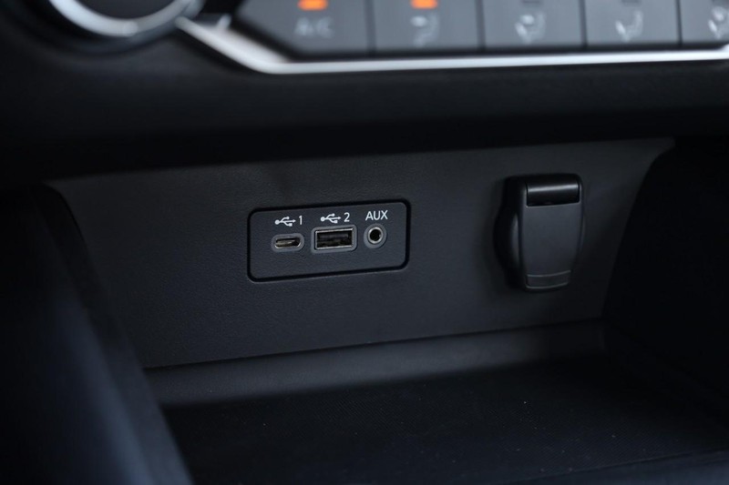Nissan Altima Vehicle Image 15