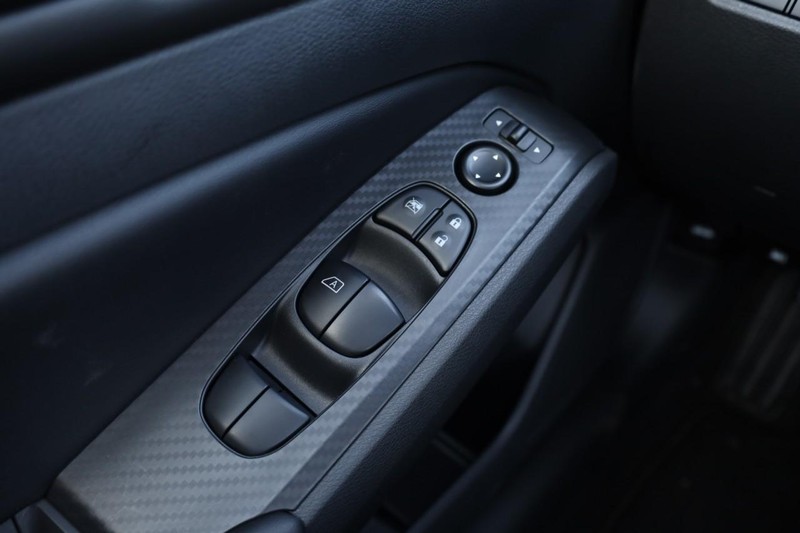 Nissan Altima Vehicle Image 18