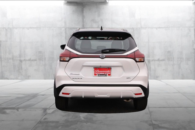 Nissan Kicks Vehicle Image 06