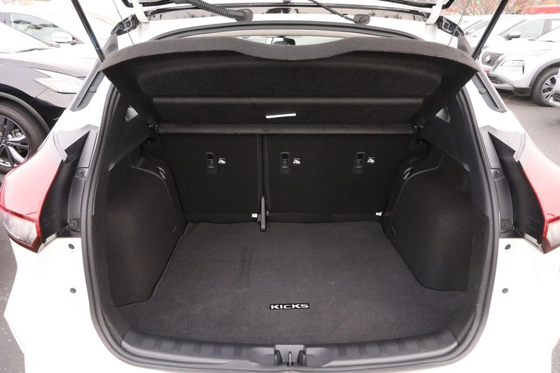 Nissan Kicks Vehicle Image 07
