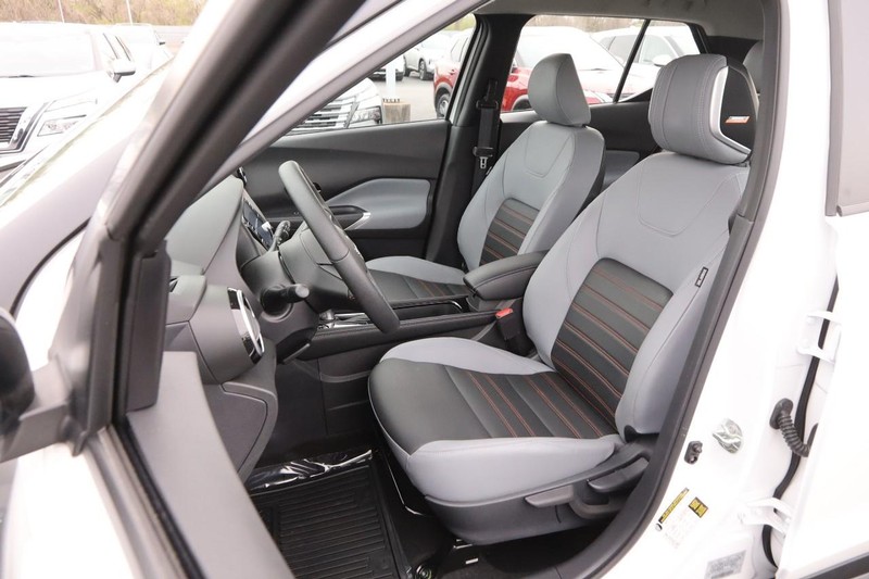 Nissan Kicks Vehicle Image 08