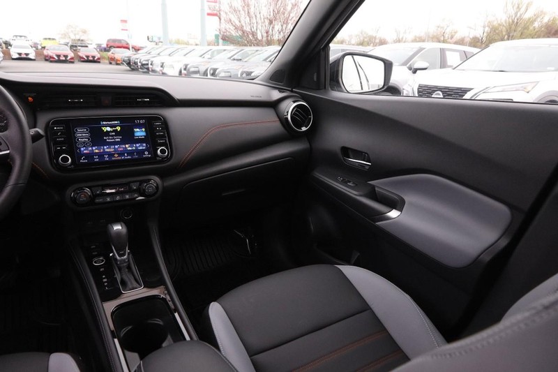 Nissan Kicks Vehicle Image 23