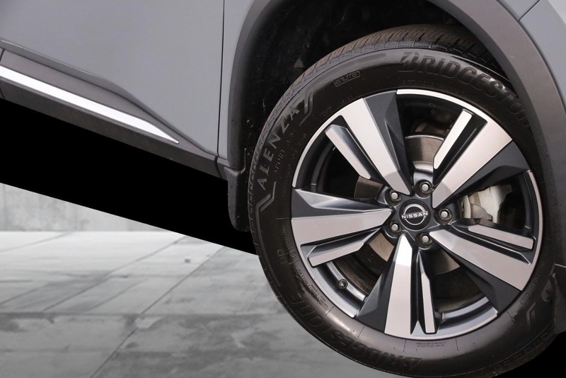 Nissan Rogue Vehicle Image 03