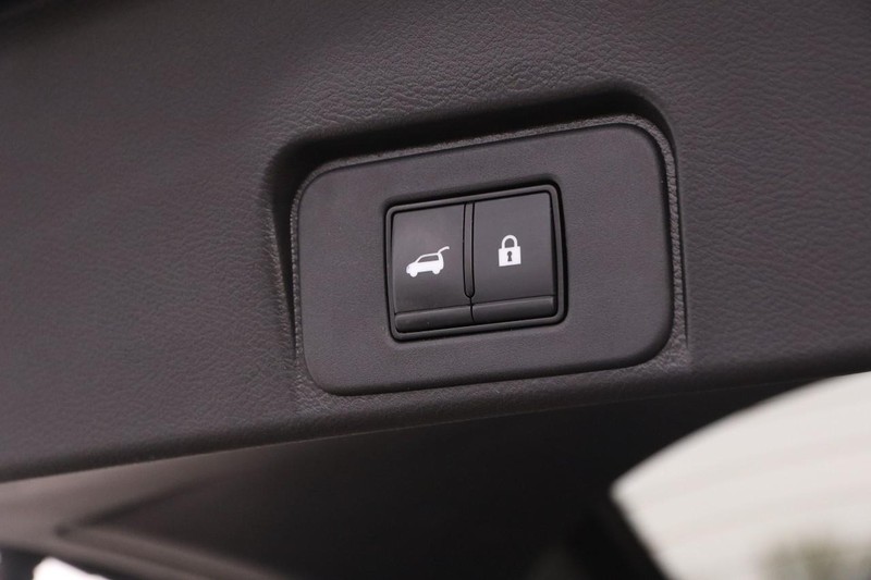 Nissan Rogue Vehicle Image 08