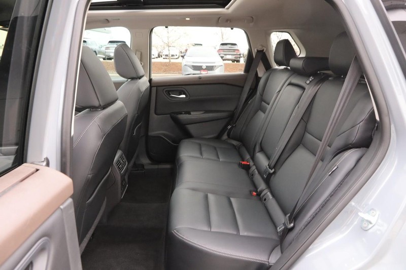 Nissan Rogue Vehicle Image 11