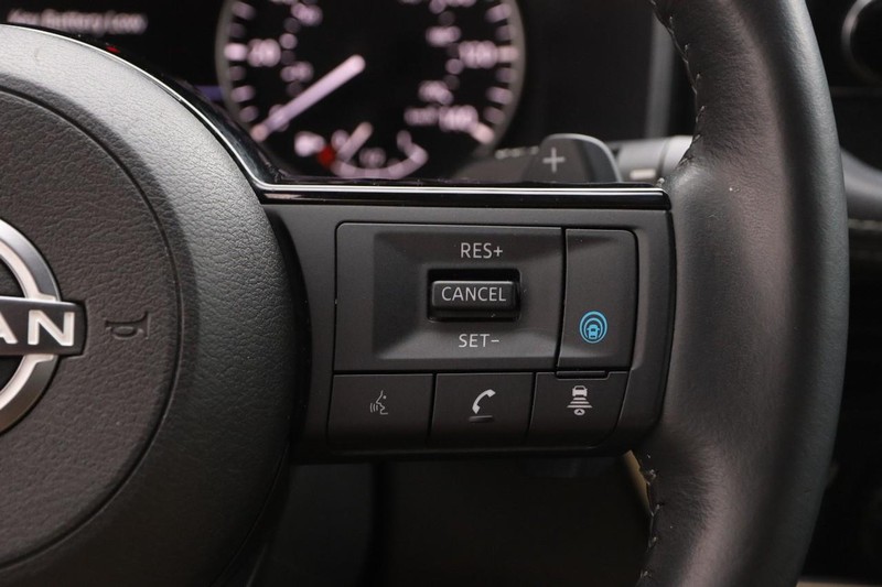 Nissan Rogue Vehicle Image 14