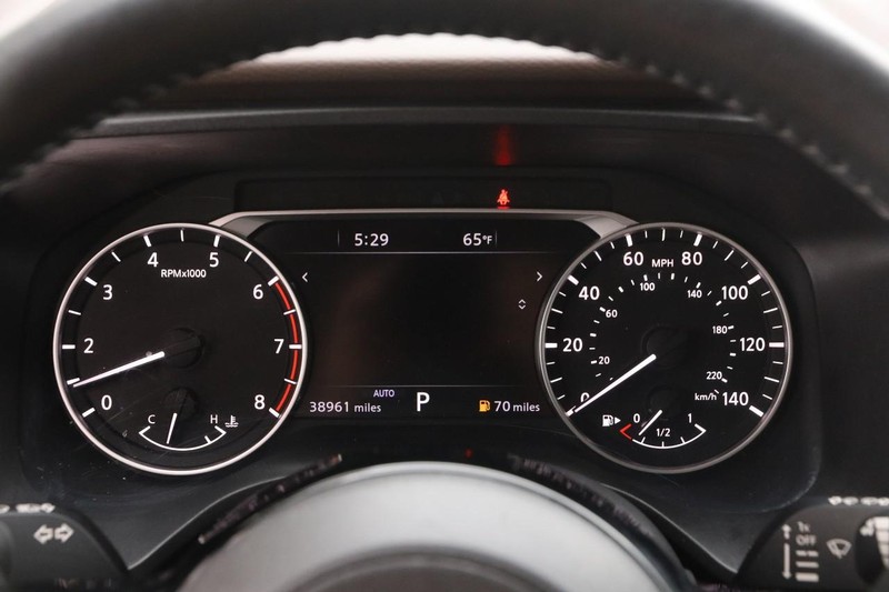 Nissan Rogue Vehicle Image 15