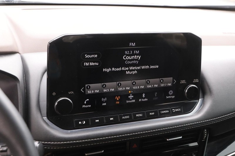 Nissan Rogue Vehicle Image 17