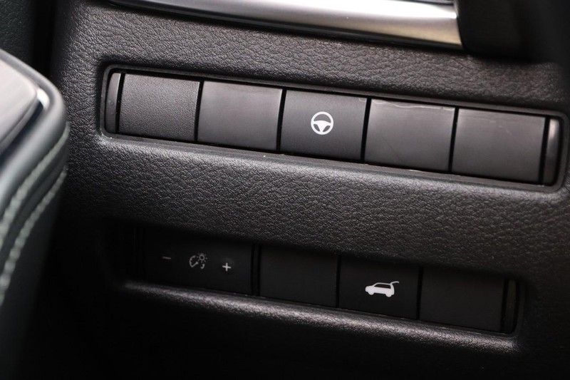 Nissan Rogue Vehicle Image 38