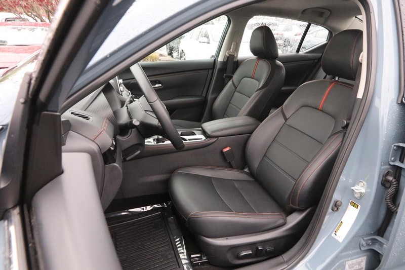 Nissan Sentra Vehicle Image 09
