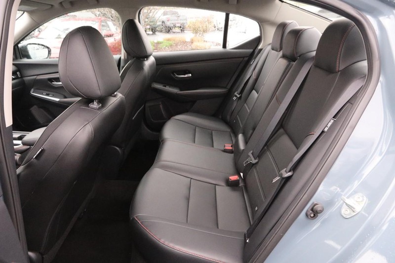 Nissan Sentra Vehicle Image 10