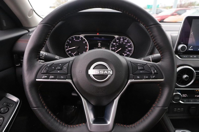 Nissan Sentra Vehicle Image 11