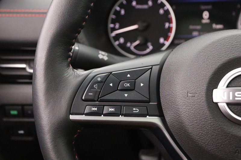 Nissan Sentra Vehicle Image 12