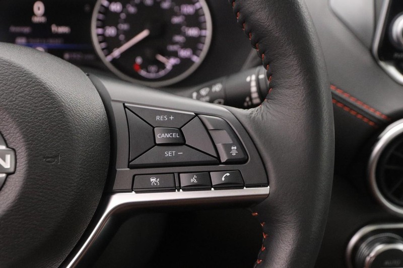 Nissan Sentra Vehicle Image 13