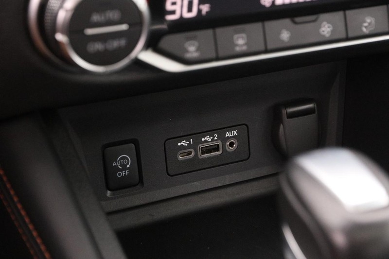 Nissan Sentra Vehicle Image 18