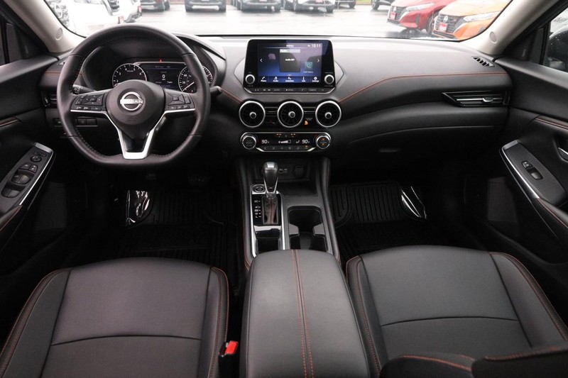Nissan Sentra Vehicle Image 21