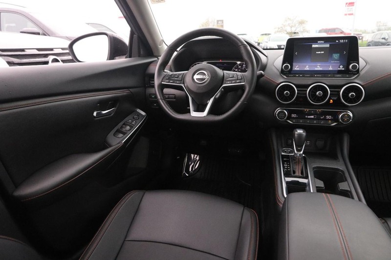Nissan Sentra Vehicle Image 22