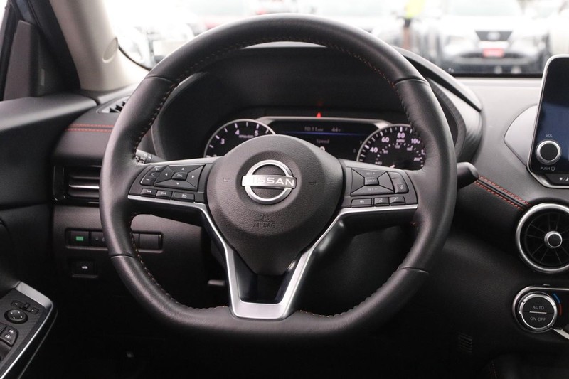 Nissan Sentra Vehicle Image 23