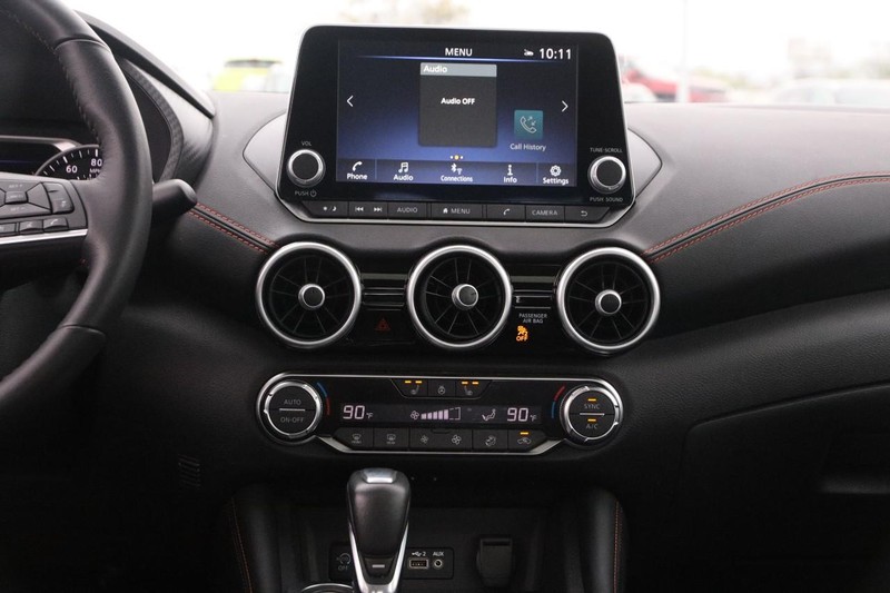 Nissan Sentra Vehicle Image 24