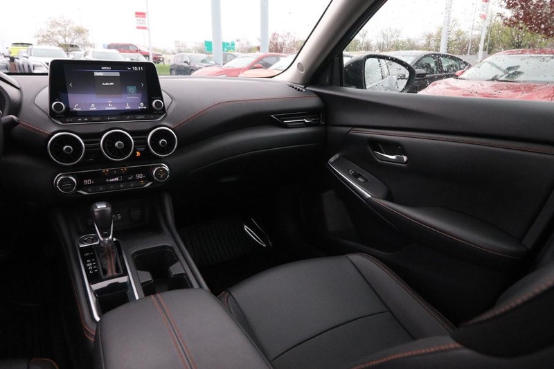 Nissan Sentra Vehicle Image 25