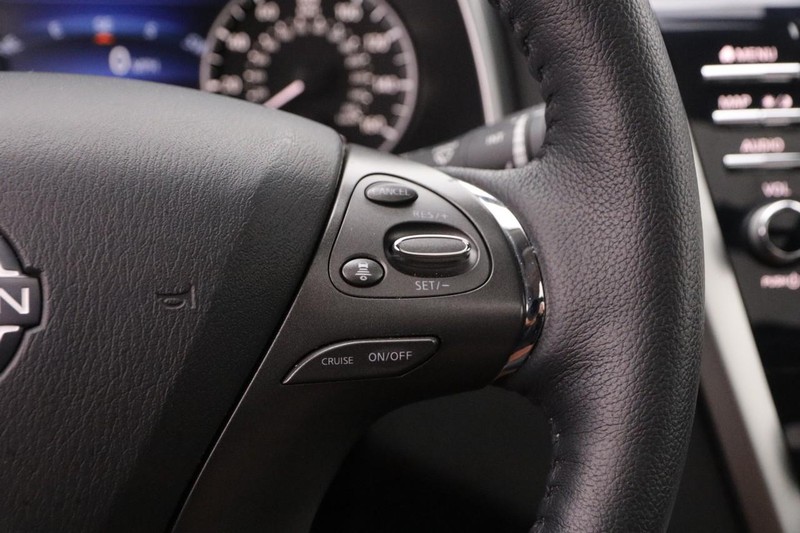 Nissan Murano Vehicle Image 12