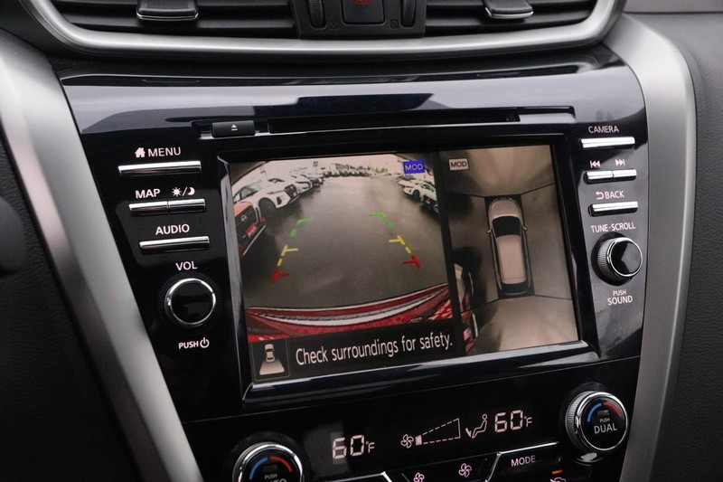 Nissan Murano Vehicle Image 15