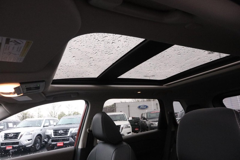 Nissan Rogue Vehicle Image 10