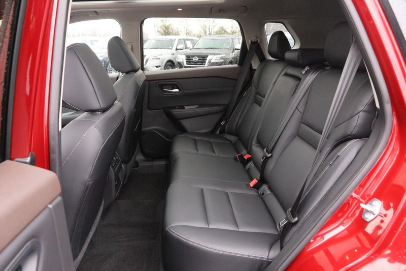 Nissan Rogue Vehicle Image 12