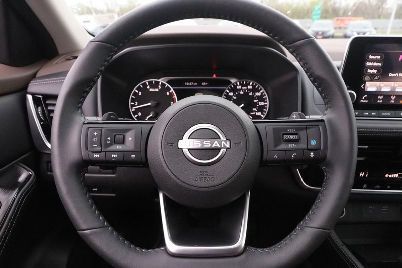 Nissan Rogue Vehicle Image 13