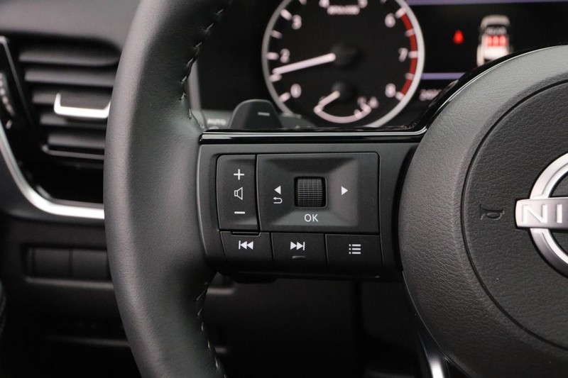 Nissan Rogue Vehicle Image 14