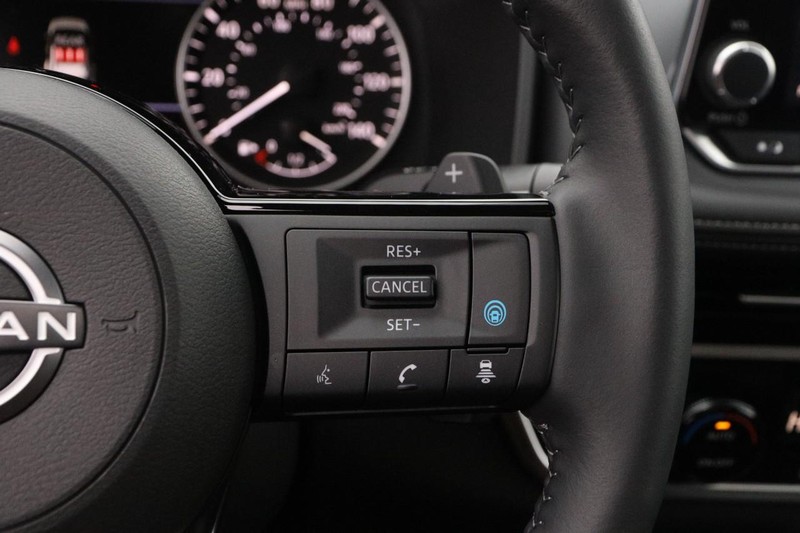 Nissan Rogue Vehicle Image 15