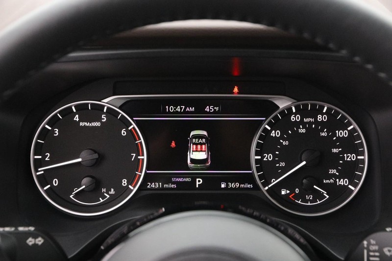 Nissan Rogue Vehicle Image 16