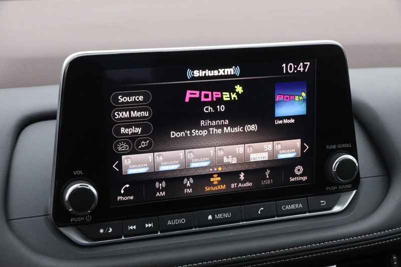 Nissan Rogue Vehicle Image 17