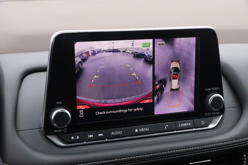 Nissan Rogue Vehicle Image 18