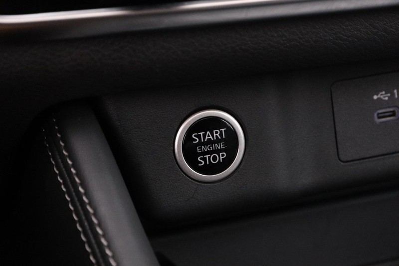 Nissan Rogue Vehicle Image 19