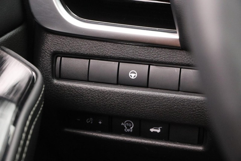Nissan Rogue Vehicle Image 21
