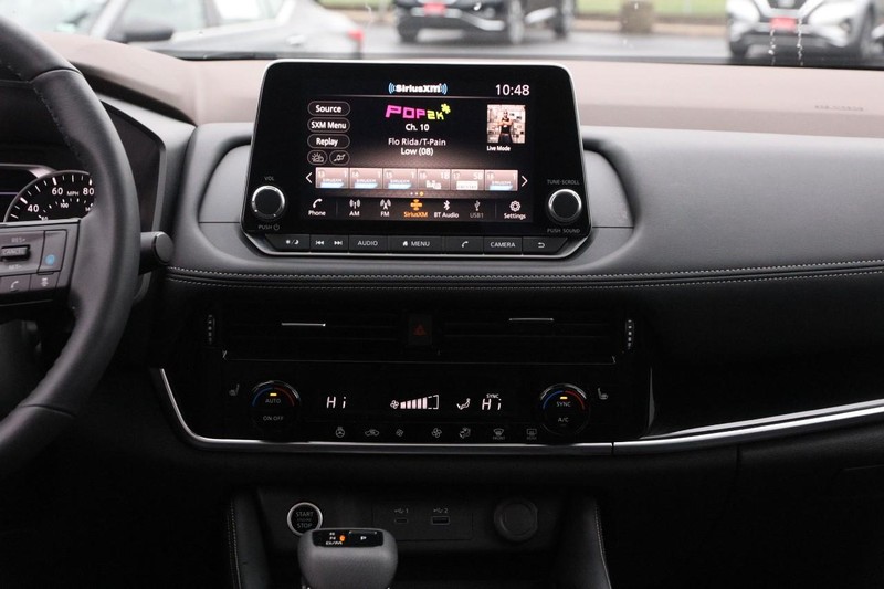 Nissan Rogue Vehicle Image 25