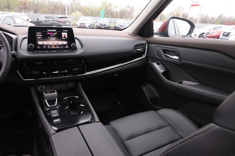 Nissan Rogue Vehicle Image 26